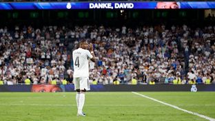 El emotivo homenaje a Alaba en el Bernabéu
