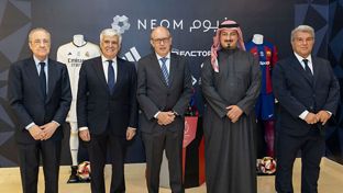 Encuentro de directivas antes de la final de la Supercopa