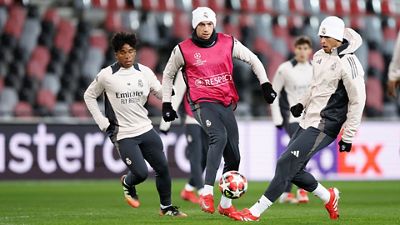 El equipo se entrenó en el escenario del partido