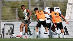 Intensa sesión para seguir preparando el estreno en la Liga