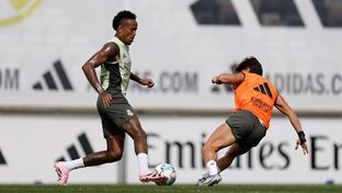 Exigente entrenamiento con balón