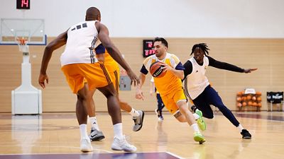 The team prepares for the game against Paris Basketball