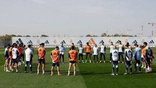 Minuto de silencio en la Ciudad Real Madrid