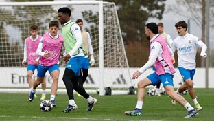 Último entrenamiento antes de recibir al Manchester City