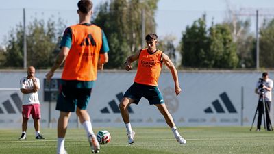 Carlos Espí se incorpora a los entrenamientos antes del primer amistoso del Real Madrid