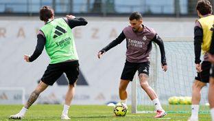 Físico y balón en la Ciudad Real Madrid