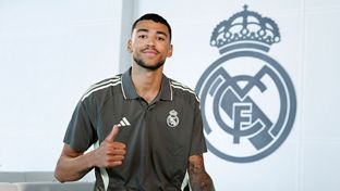 Almansa: “Es el mejor club del mundo y estoy muy contento de estar aquí de vuelta”