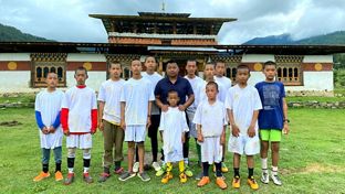La Fundación y Tintefish amplían las actividades de fútbol en las escuelas sociodeportivas de Bután