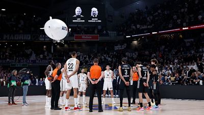 Minuto de silencio en el Movistar Arena