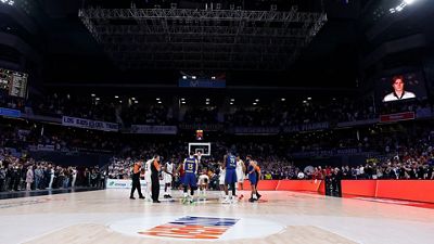 Minute's silence at the Movistar Arena