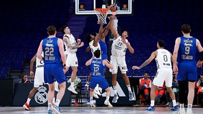 Tavares' rebound makes EuroLeague history
