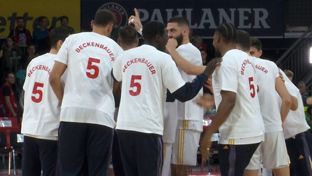Tribute to Franz Beckenbauer before the Bayern-Real Madrid match