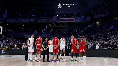 Minuto de silencio en el Movistar Arena