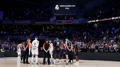 Minuto de silencio en el Movistar Arena