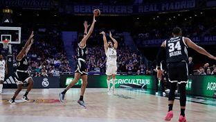 El triplazo de Campazzo para cerrar el primer tiempo