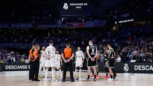 Minuto de silencio en el Movistar Arena por Santiago Aguado