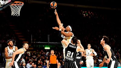 El líder vence a la Virtus Bolonia y se clasifica para el playoff de la Euroliga