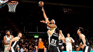 74-89: The Euroleague leaders beat Virtus Bologna and secure their place in the playoffs.