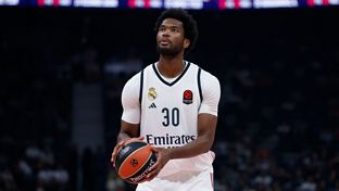 Damian Jones debuta en partido oficial con el Real Madrid