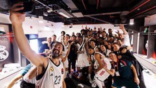 La celebración de los campeones en el vestuario