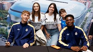 Tchouameni and Huijsen take center stage at the signing session in Barcelona