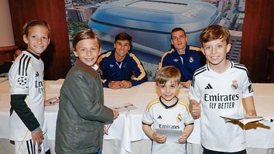 Lunin et Gonzalo, protagonistes de la séance de signatures à Majorque