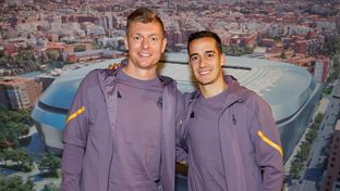 Kroos y Lucas Vázquez, protagonistas en la sesión de firmas en Gran Canaria