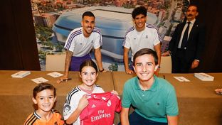 Ceballos and Vallejo sign autographs in Seville