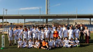La Fundación Real Madrid visita la escuela de Mazarrón junto a la Fundación Ecopilas
