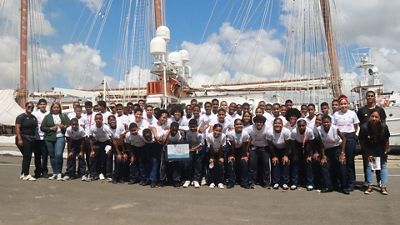 Las escuelas de la Fundación en República Dominicana visitan el buque escuela ‘Juan Sebastián de Elcano’