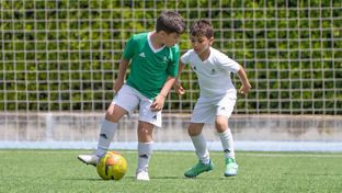 Inicio de las escuelas sociodeportivas de la Fundación en España