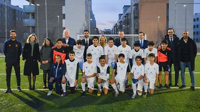 La alcaldesa de Guadalajara recibió a Arbeloa en su visita a la escuela de la Fundación Real Madrid