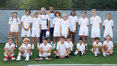 Un grupo de niños de la Fundación Real Madrid disfrutó del entrenamiento del equipo en Charlotte