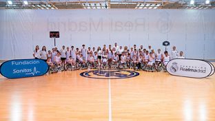 Felipe Reyes, en el campus de baloncesto inclusivo de la Fundación Real Madrid