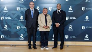 La Fundación Real Madrid recibe al fundador de UCV, César Acuña, en la Ciudad Real Madrid