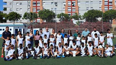 La Fundación Real Madrid visita su escuela sociodeportiva de fútbol en Jerez