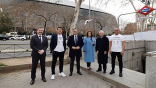 Roberto Carlos y Casillas animan a acudir en metro al partido benéfico Corazón Classic Match