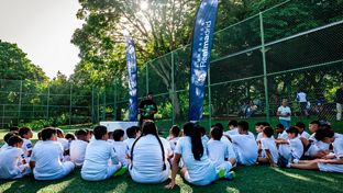 La escuela de la Fundación en Panamá recibe al artista Sech