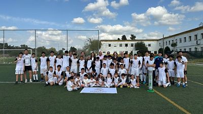 La Fundación Real Madrid y Ecopilas visitan la escuela sociodeportiva de Sevilla