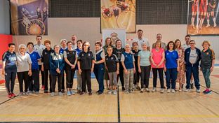 Felipe Reyes visita el Programa de Mayores de la Fundación con Johnson & Johnson