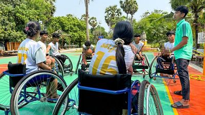 Camboya inaugura la primera escuela internacional de baloncesto en silla de la Fundación