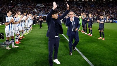 Real Madrid takes part in the tribute to David Silva