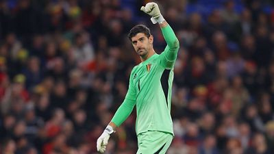 2-4: Courtois, titular en la victoria de Bélgica en Gales