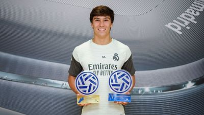 Gonzalo, premiado por la AFE como máximo goleador de la Primera Federación y mejor jugador del Grupo 2