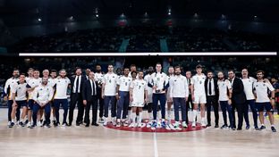 Hezonja presented with trophy as part of Best Five in the League 