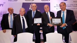 Tribute from La Saeta Madridista supporters' club to honorary president, José Martínez ‘Pirri’