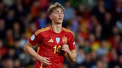 Dean Huijsen bela Lamine Yamal