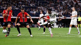 Vini Jr. culminó la remontada en un minuto del Madrid 