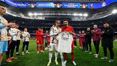 The Santiago Bernabéu pays tribute to Jesús Navas