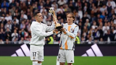 Real Madrid present their ninth world championship title to the Bernabéu